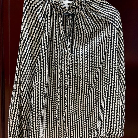 H&M Ruffle Trimmed Crepe Blouse - Picture 3 of 4